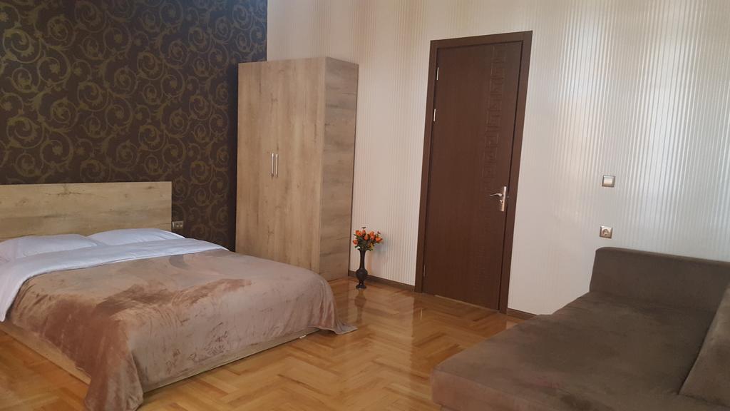 Guest House Elene Gori Exterior photo